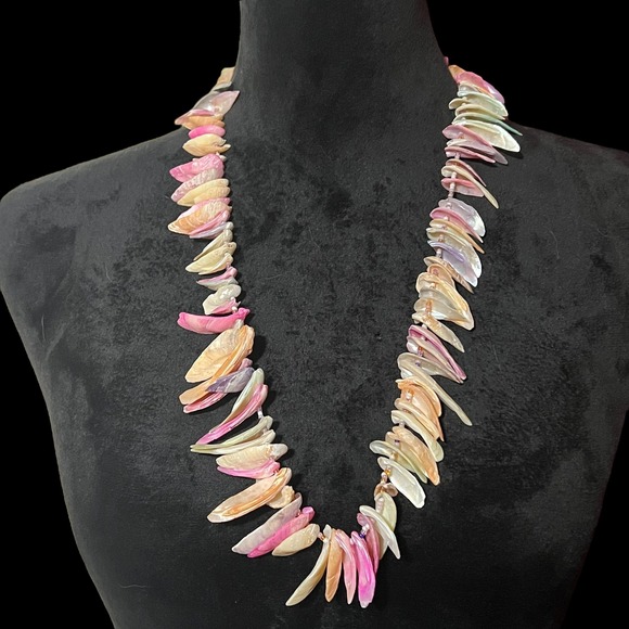 Vintage Seashell Necklace Iridescent Pink Beige Shell Bead Statement Jewelry 29" - Picture 1 of 10